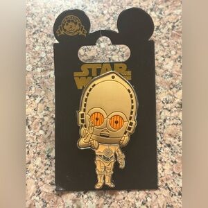 Disney Star Wars 3D Rubber Head Pins - C3PO
Trading pin